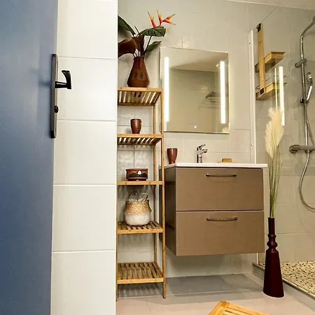 Homey Montaigne - New - A 1 Min à Pied Du D'annecy - 2 Balcons Privés - Avec 2 Chambres - Stationnement Gratuit Toute L'année Sauf En été - Juin à Août Appartement *